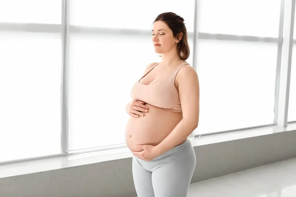 체육관에 임산부 — 스톡 사진