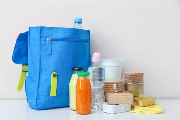 Bolsa Escuela Con Diferentes Productos Mesa Concepto Del Programa Alimentos — Foto de Stock