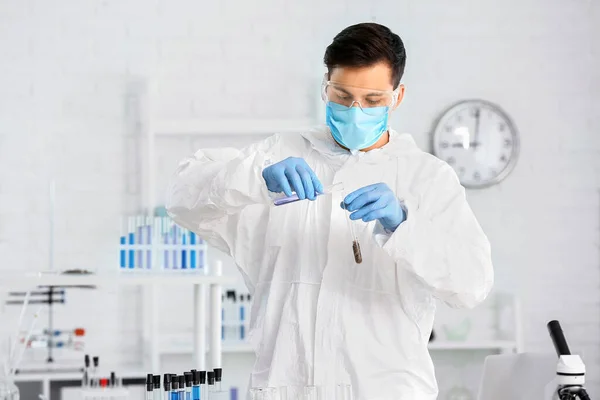 Scientist Studying Samples Soil Laboratory — Stock Photo, Image