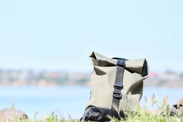 Traveler Backpack River Outdoors — Stock Photo, Image