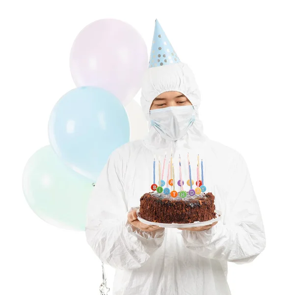 Homem Asiático Terno Risco Biológico Com Bolo Aniversário Fundo Branco — Fotografia de Stock