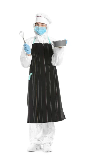 Huisvrouw Beschermende Kostuum Met Keukengerei Witte Achtergrond — Stockfoto