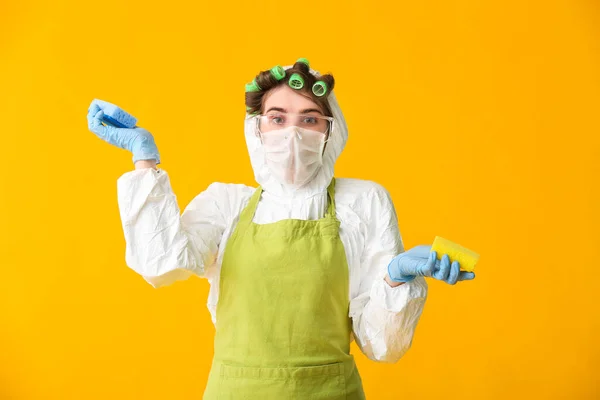 Housewife Protective Costume Cleaning Sponges Color Background — Stock Photo, Image