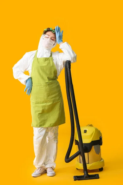 Tired Housewife Protective Costume Vacuum Cleaner Color Background — Stock Photo, Image