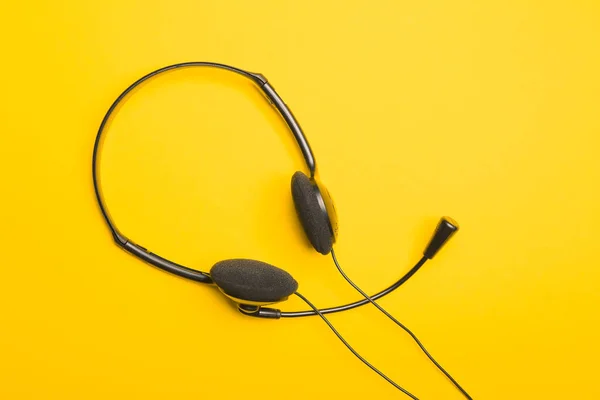 Modernes Headset Auf Farbigem Hintergrund — Stockfoto