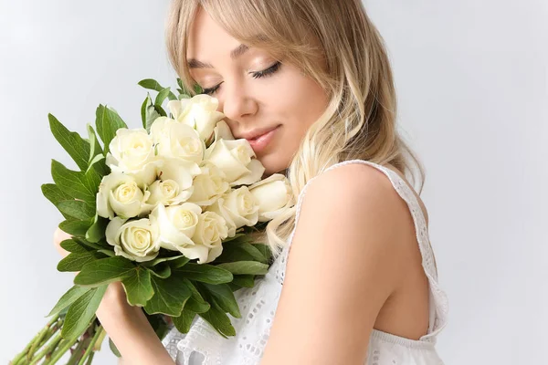 Beautiful Young Woman Bouquet Roses Light Background — Stock Photo, Image