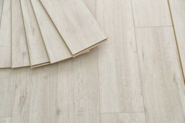 Odada yeni kaplama döşeme