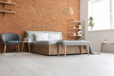 Modern yatak odasının iç dekorasyonu.