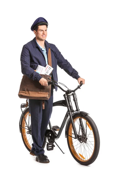 Schöner Junger Postbote Mit Fahrrad Auf Weißem Hintergrund — Stockfoto