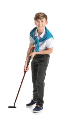 Beyaz arka planda sevimli küçük bir golf oyuncusu.