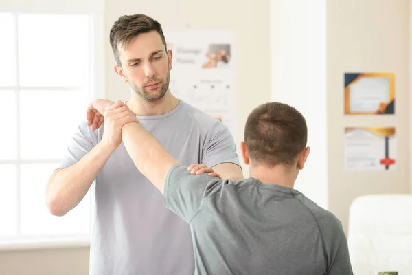 Massage Therapist Working Patient Medical Center — Stock Photo, Image