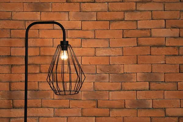 Lampada Moderna Vicino Muro Mattoni — Foto Stock