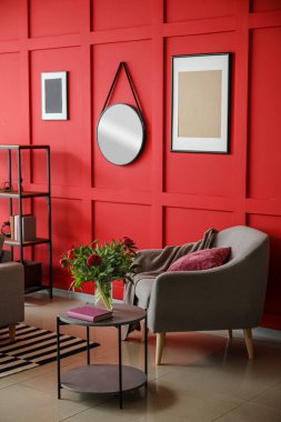 Aynalı modern odanın içi