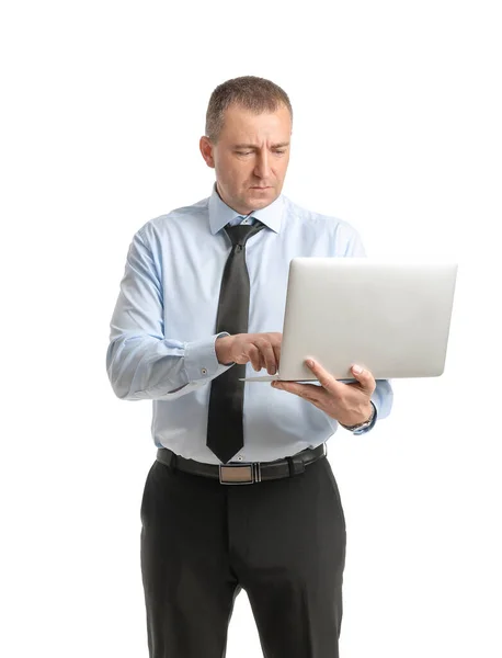 Porträt Eines Gutaussehenden Geschäftsmannes Mit Laptop Auf Weißem Hintergrund — Stockfoto