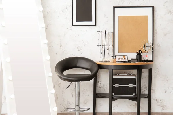 Spiegel Make Cosmetica Tafel Moderne Kleedkamer — Stockfoto