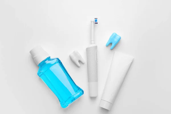 Conjunto Para Higiene Oral Fundo Branco — Fotografia de Stock