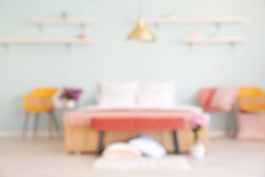 Modern yatak odasının iç dekorasyonu.