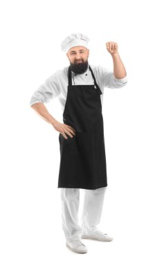 Beyaz arka planda yakışıklı erkek şef