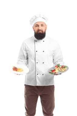Beyaz arka planda yakışıklı erkek şef