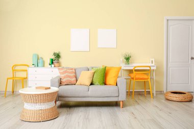 Modern oturma odası rahat kanepe ile iç