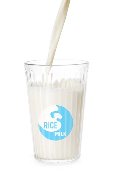 Наливание Вкусного Рисового Молока Стакан Белом Фоне — стоковое фото