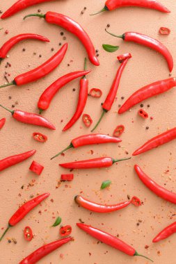 Arka planda sıcak kırmızı biber