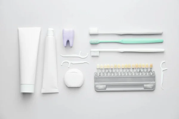 Conjunto Para Higiene Oral Com Amostras Cor Dos Dentes Fundo — Fotografia de Stock