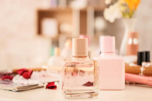 Parfém Kosmetika Stole — Stock fotografie