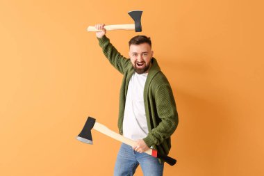 Renkli arka planda yakışıklı bir oduncu