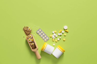 Arka planda papatya çiçeği olan haplar