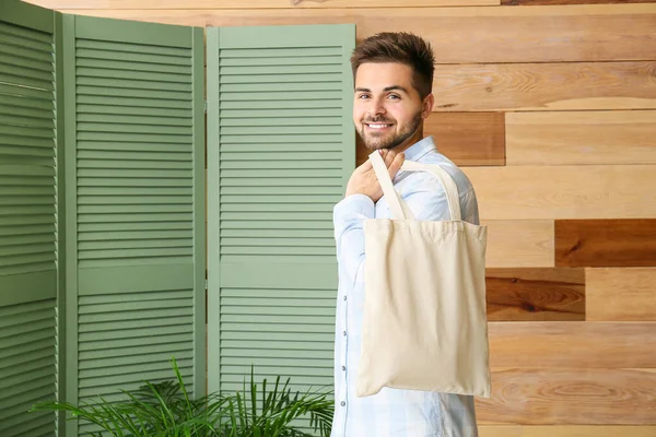 Joven Con Eco Bag Casa — Foto de Stock