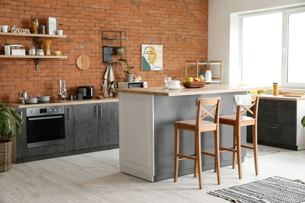 Interieur Van Moderne Keuken Met Stijlvolle Tafel — Stockfoto