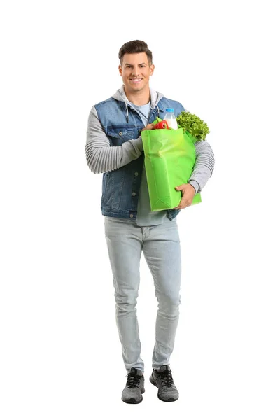 Junger Mann Hält Tasche Mit Lebensmitteln Auf Weißem Hintergrund — Stockfoto