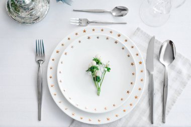 Beyaz arkaplanda güzel tablo ayarı