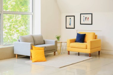 Modern stil oturma odasının içi