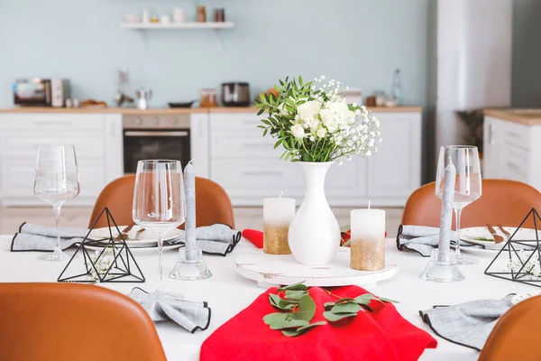 Bella Tavola Apparecchiata Sala Pranzo — Foto Stock