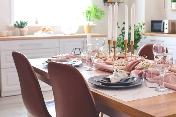 Geserveerde Tafel Moderne Eetkamer — Stockfoto