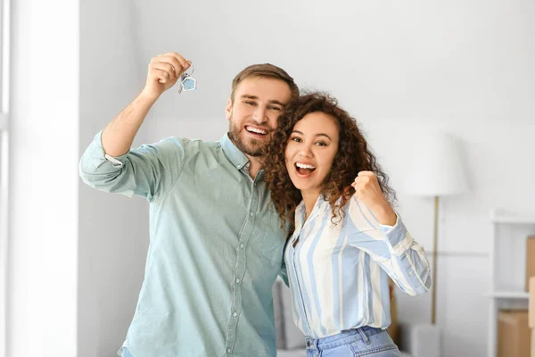 Happy Young Couple Key New Flat — Stock Photo, Image