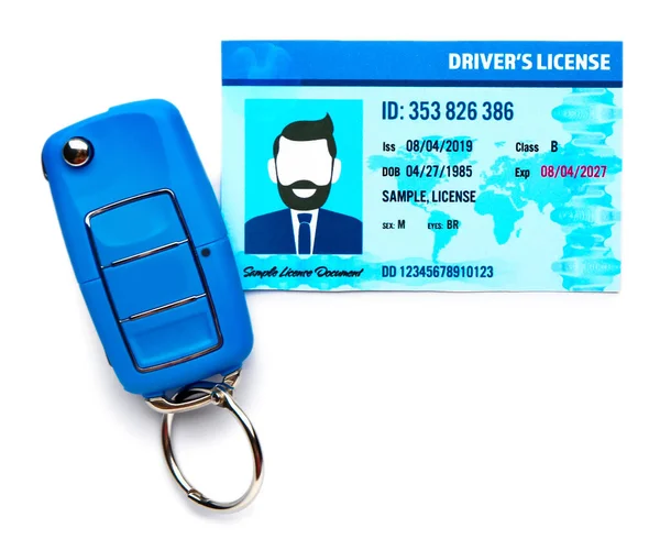 Führerschein mit Autoschlüssel auf weißem Hintergrund — Stockbild Führerschein Mit Autoschlüssel Auf Weißem Hintergrund — Stockfoto