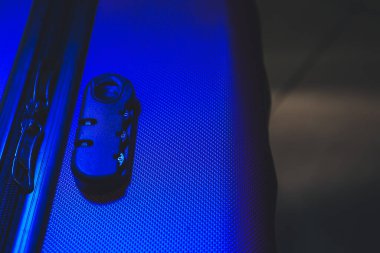 Kilitli bavul, yakın görünüm