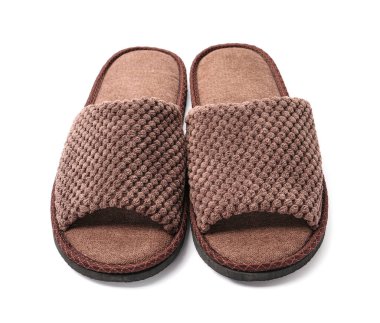 Beyaz arka planda bir çift yumuşak terlik