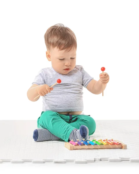 Mignon Petit Garçon Avec Xylophone Sur Fond Blanc — Photo