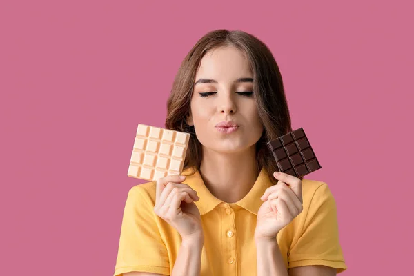 Beautiful Young Woman Tasty Chocolate Color Background — Stock Photo, Image