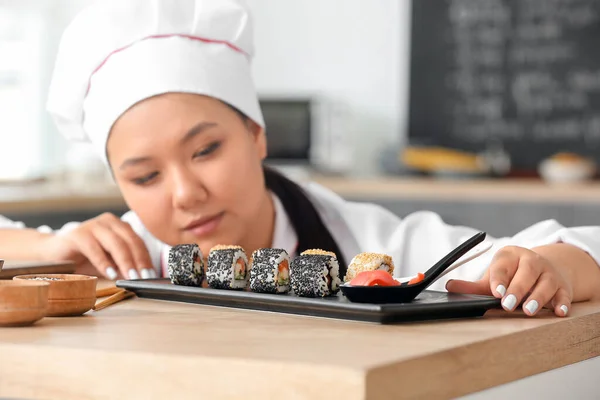 Beautiful Asian Chef Cooking Kitchen — Stock Photo, Image