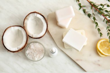 Masada doğal kozmetik malzemeleri var.