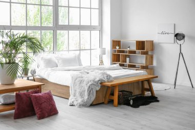 Modern yatak odasının iç dekorasyonu.