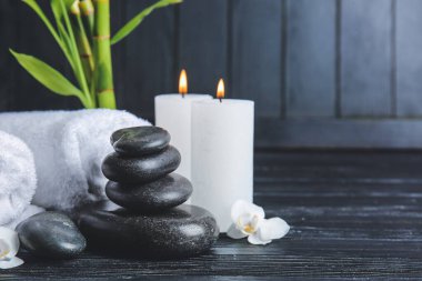 Masadaki güzel spa kompozisyonu