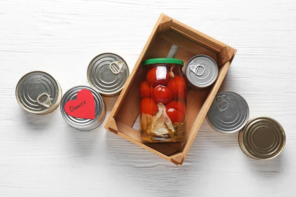 Caja Donación Con Productos Sobre Fondo Blanco — Foto de Stock