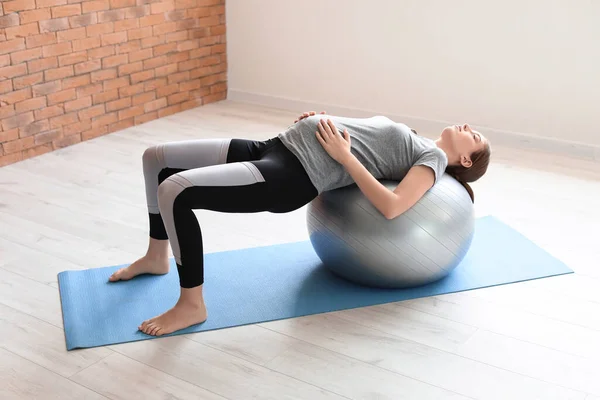 Young Pregnant Woman Training Gym — Stock Photo, Image