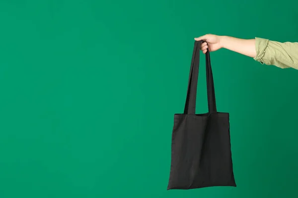 Man Hand Med Eco Väska Färg Bakgrund — Stockfoto